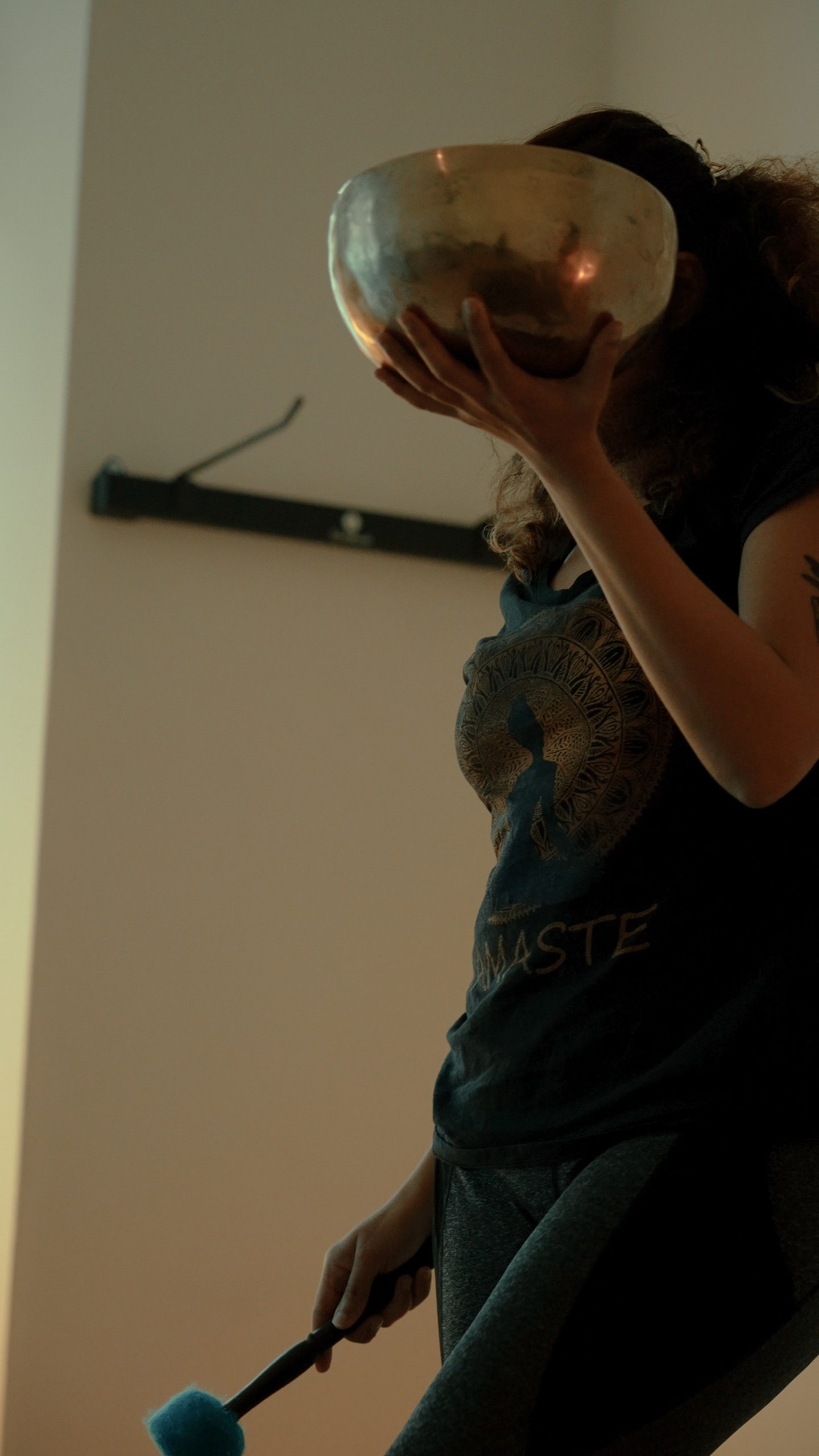 Ritika with a singing bowl during a sound healing session